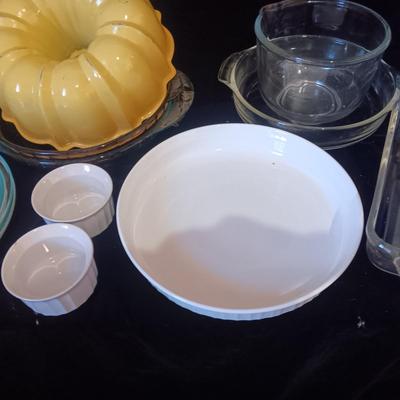 A LARGE SELECTION OF BAKEWARE