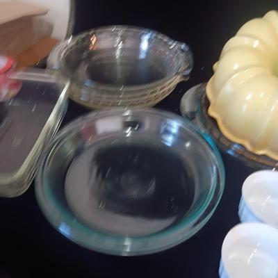 A LARGE SELECTION OF BAKEWARE