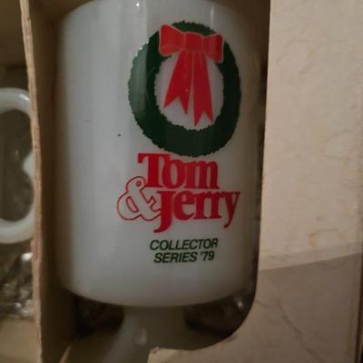 New 1979 Tom & Jerry Collection Series Milkglass