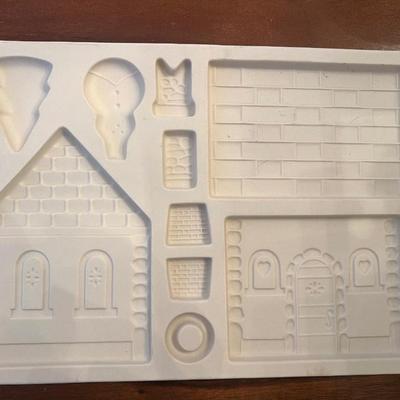 1995 Longaberger Gingerbread Country Cottage Mold