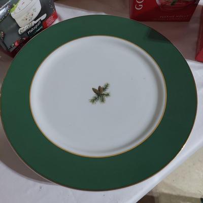 Lenox Holiday Serveware and More (B2-BBL)