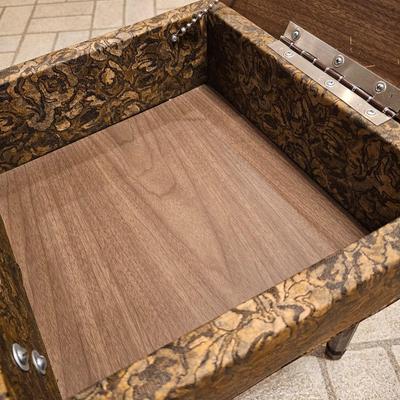 Gold Toned Sewing Chair w/ Storage Compartment (BDF-JS)