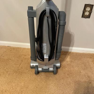 Eureka Bagless Superlite Vacuum (B4-MG)