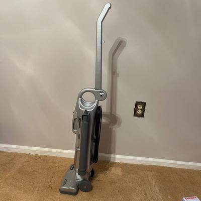 Eureka Bagless Superlite Vacuum (B4-MG)