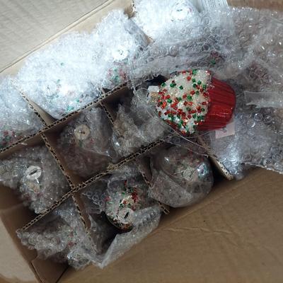Light Up Glass Christmas Trees and More (B2-BBL)