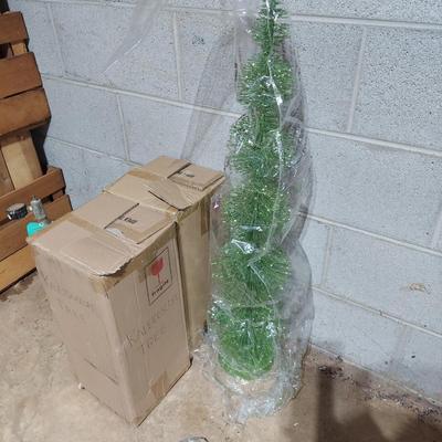 Light Up Glass Christmas Trees and More (B2-BBL)