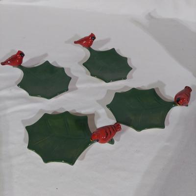 Holly Pattern Holiday Dishes and Cardinal Decor (B2-BBL)