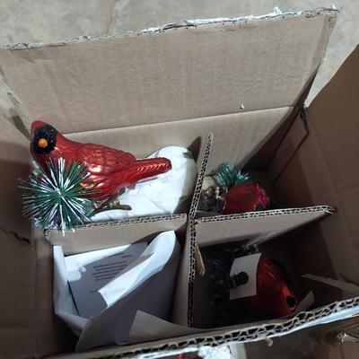 Holly Pattern Holiday Dishes and Cardinal Decor (B2-BBL)