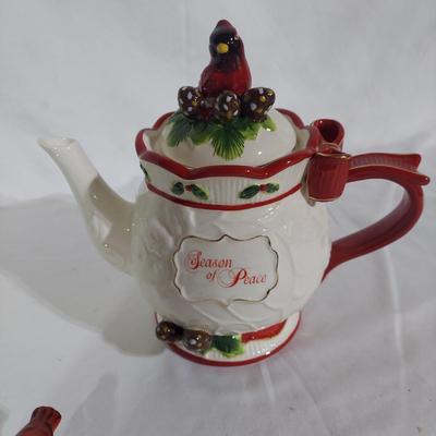 Holly Pattern Holiday Dishes and Cardinal Decor (B2-BBL)