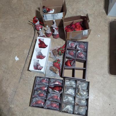Holly Pattern Holiday Dishes and Cardinal Decor (B2-BBL)