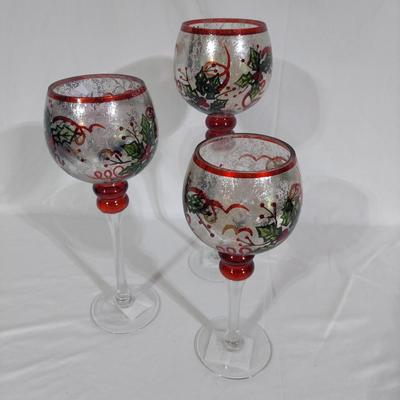 Holly Pattern Holiday Dishes and Cardinal Decor (B2-BBL)