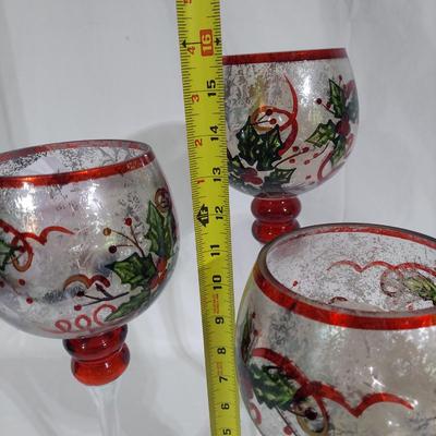 Holly Pattern Holiday Dishes and Cardinal Decor (B2-BBL)