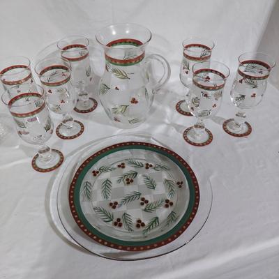 Holly Pattern Holiday Dishes and Cardinal Decor (B2-BBL)