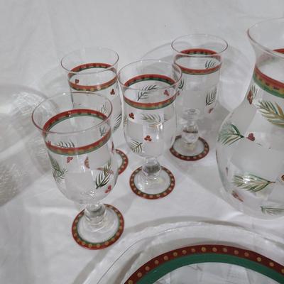 Holly Pattern Holiday Dishes and Cardinal Decor (B2-BBL)