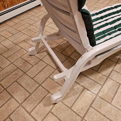 Adams Chaise Lounge & Cushion with Green Patio Chair (BDF-JS)