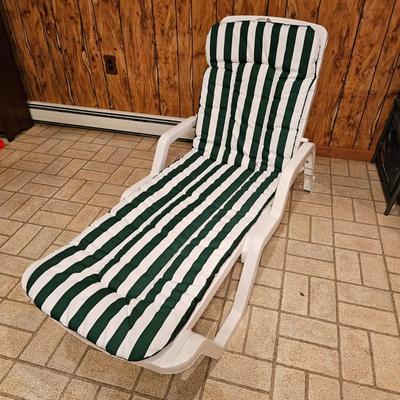 Adams Chaise Lounge & Cushion with Green Patio Chair (BDF-JS)