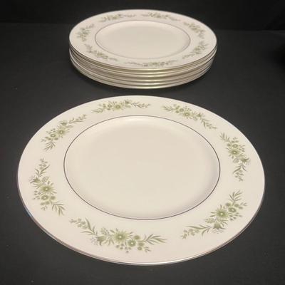 Wedgwood ‘Westbury’ Fine Bone China Set (DR-RG)