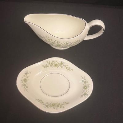 Wedgwood ‘Westbury’ Fine Bone China Set (DR-RG)
