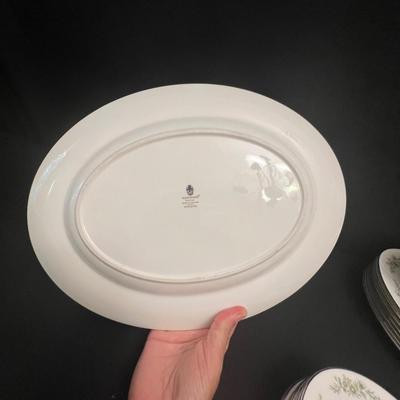 Wedgwood ‘Westbury’ Fine Bone China Set (DR-RG)