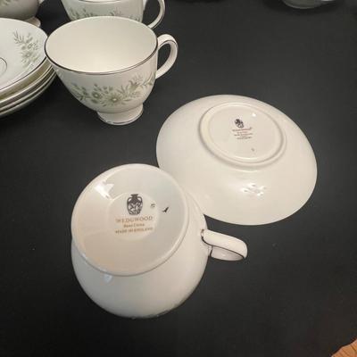 Wedgwood ‘Westbury’ Fine Bone China Set (DR-RG)