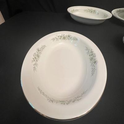 Wedgwood ‘Westbury’ Fine Bone China Set (DR-RG)