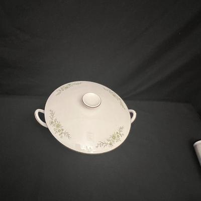 Wedgwood ‘Westbury’ Fine Bone China Set (DR-RG)