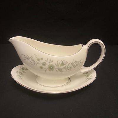 Wedgwood ‘Westbury’ Fine Bone China Set (DR-RG)