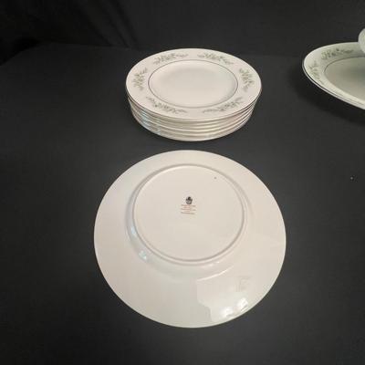Wedgwood ‘Westbury’ Fine Bone China Set (DR-RG)