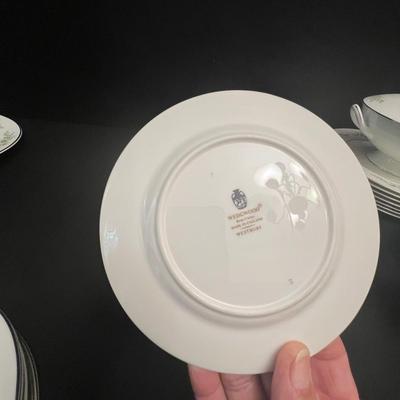 Wedgwood ‘Westbury’ Fine Bone China Set (DR-RG)