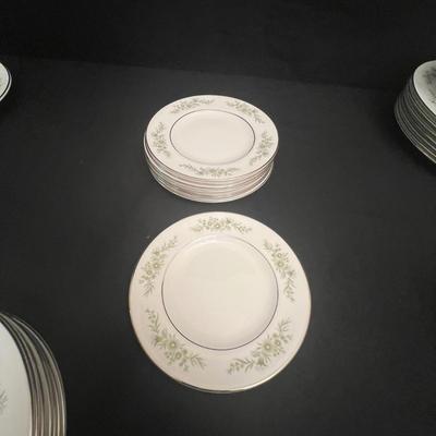 Wedgwood ‘Westbury’ Fine Bone China Set (DR-RG)