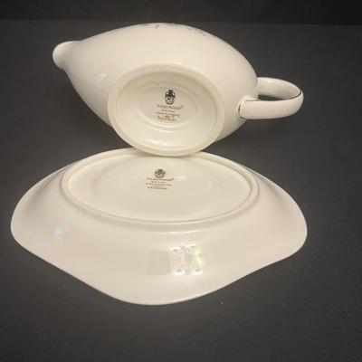 Wedgwood ‘Westbury’ Fine Bone China Set (DR-RG)
