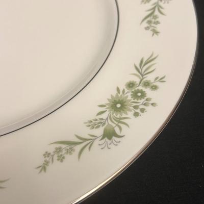 Wedgwood ‘Westbury’ Fine Bone China Set (DR-RG)