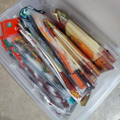 Christmas Holiday Gift Wrapping Supplies (B2-BBL)