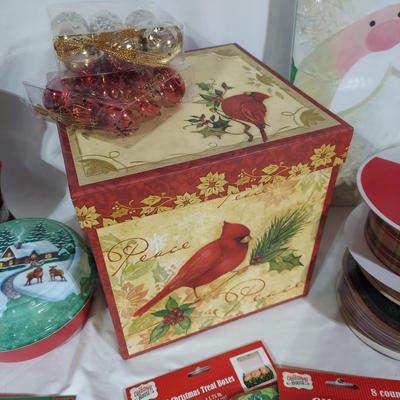 Christmas Holiday Gift Wrapping Supplies (B2-BBL)