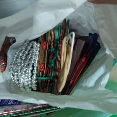 Christmas Holiday Gift Wrapping Supplies (B2-BBL)