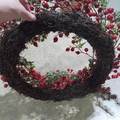 Winter/Holiday Wreaths and Storage Containers (B2-BBL)