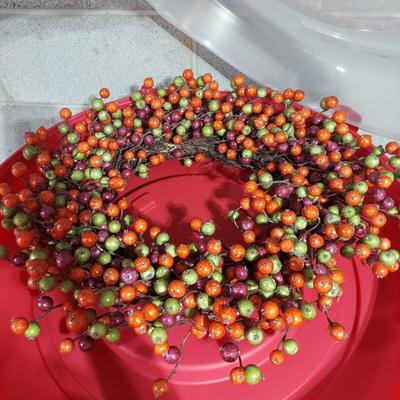 Winter/Holiday Wreaths and Storage Containers (B2-BBL)