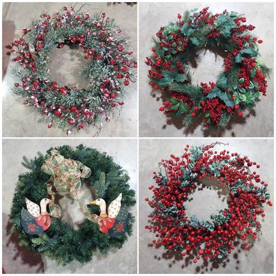Winter/Holiday Wreaths and Storage Containers (B2-BBL)