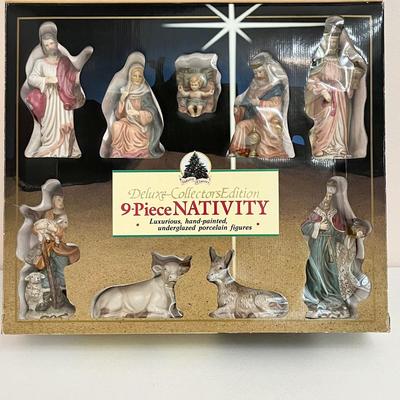 HOLIDAY CLASSICS ~ 9 Piece Deluxe Collectors Edition Porcelain Nativity Set