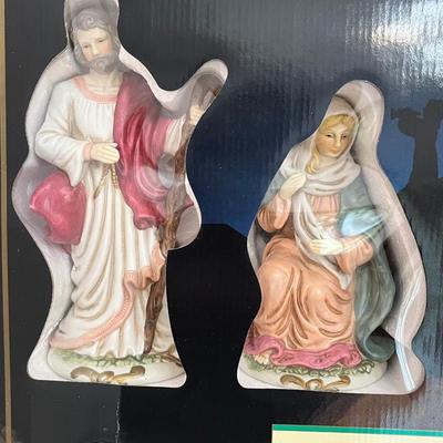 HOLIDAY CLASSICS ~ 9 Piece Deluxe Collectors Edition Porcelain Nativity Set