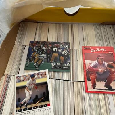 LARGE LOT OF TRADING CARDS, VARIETY OF SPORTS