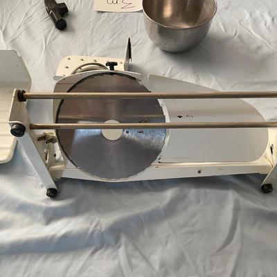 ELECTRIC MEAT SLICER