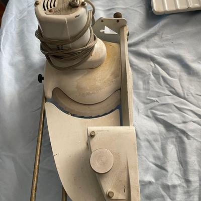 ELECTRIC MEAT SLICER