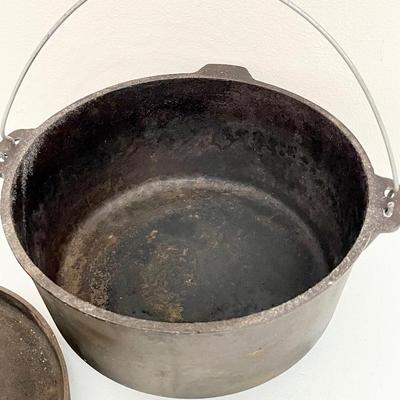Vtg. Cast Iron Three (3) Legged Bean Pot
