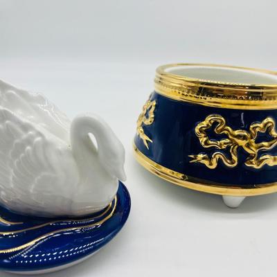 Vintage Teleflora Swan Jewelry Music Box
