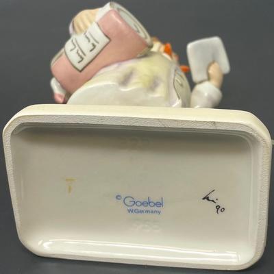 Goebel Hummel/ Little Pharmacist Figurine / 5.5" (Yr. 1955)
