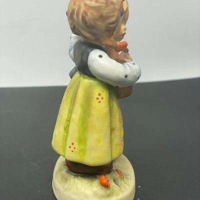 Hummel Figurine 1979 "Happy Days" #150