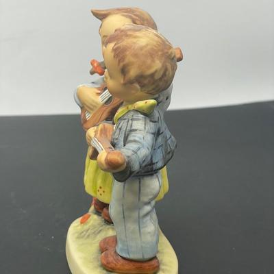 Hummel Figurine 1979 "Happy Days" #150