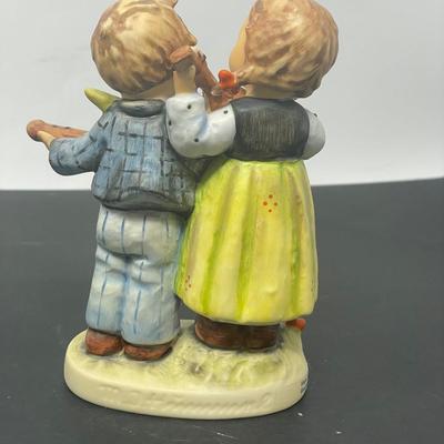 Hummel Figurine 1979 "Happy Days" #150