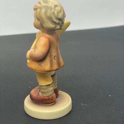 Hummel Figurine "A Sweet Offering" #549